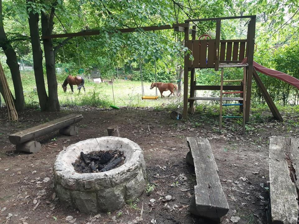 Hotel Jurta Az Erdo Mellett Dezsaval-Keresz-Tanya Pilisszentkereszt Exterior foto