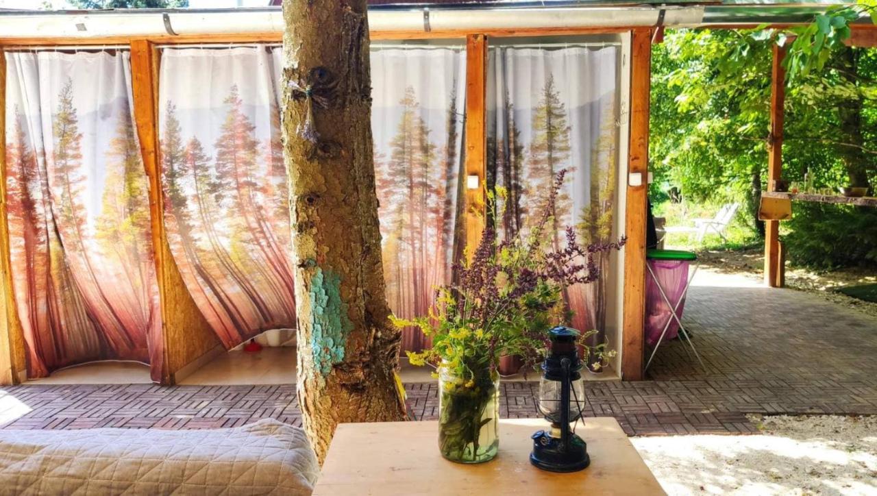 Hotel Jurta Az Erdo Mellett Dezsaval-Keresz-Tanya Pilisszentkereszt Exterior foto